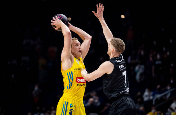 盟利雅得胜 盟利雅得胜